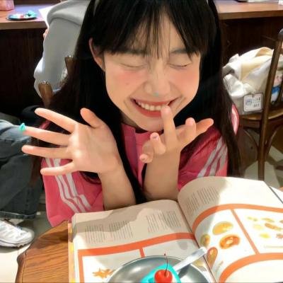 签约艺人被曝片场意外受伤，连日来发布会现场画面流出